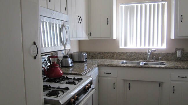 kitchen - 95 Hermosa Ave