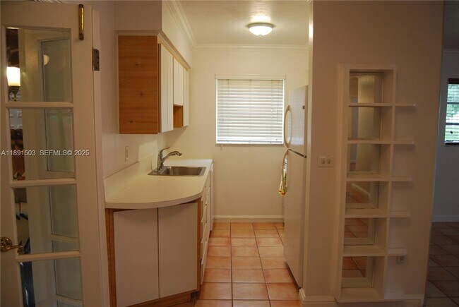 Foto del edificio - 270 S Melrose Dr