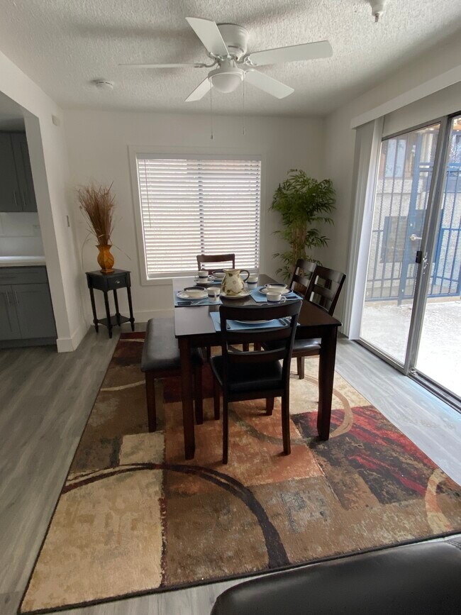 Foto del edificio - 313 E Pine St