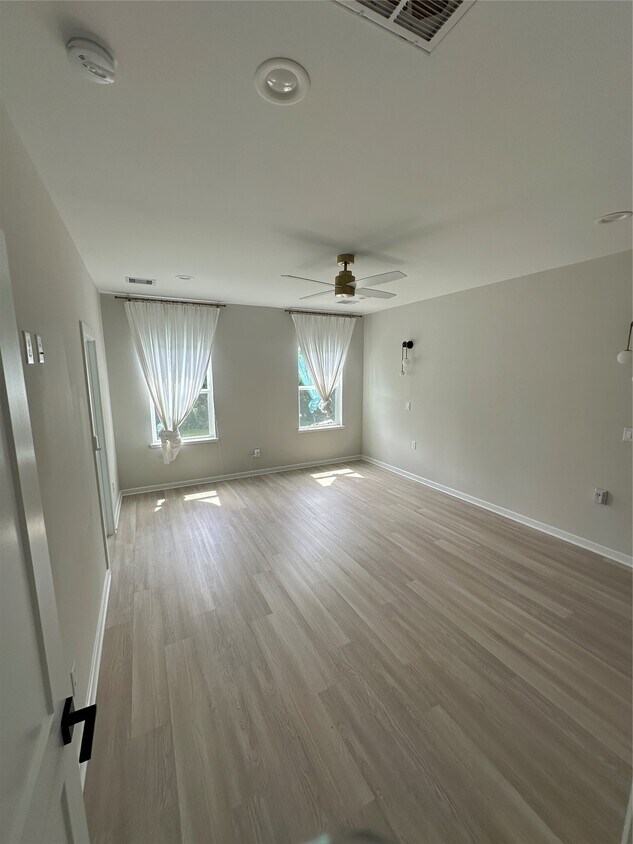 Foto del edificio - 2032 W Tidwell Rd