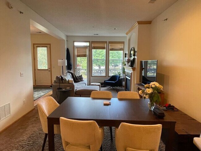 Foto del edificio - St Louis Park Town Home, 2 Car Heated Gara...