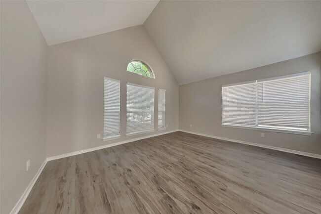 Foto del edificio - 3019 Highland Laurels Dr