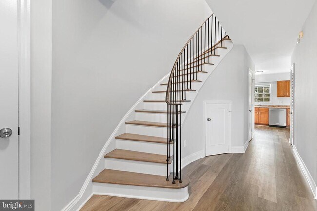 Building Photo - 8511 Westover Ct