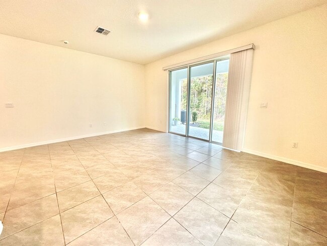 Building Photo - Fresh, modern & convenient 3Bedrooms/2.5Baths home in Daytona Beach!