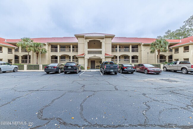Building Photo - 2099 Winterbourne W