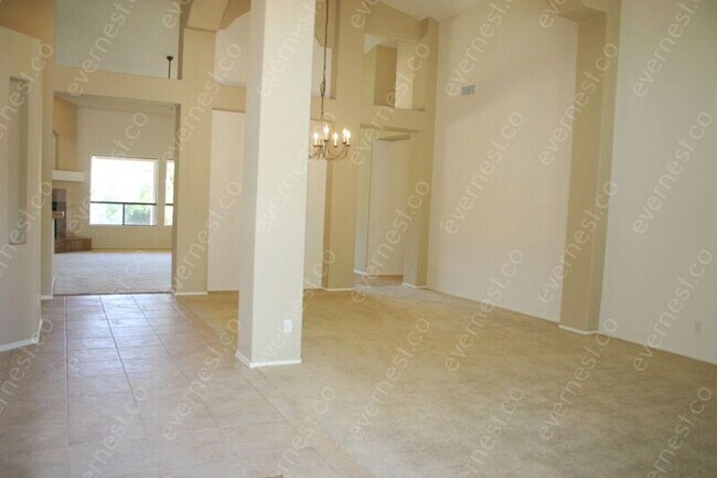 Building Photo - 170 W Milbrae Springs Dr
