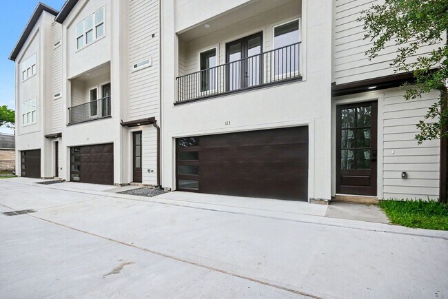 Building Photo - 119 Milby St