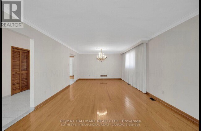Photo du bâtiment - 227 Elgin Mills Rd W