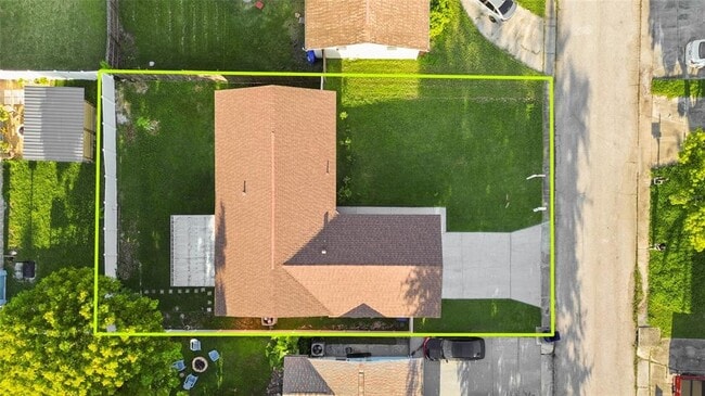 Building Photo - 3327 Garfield Dr