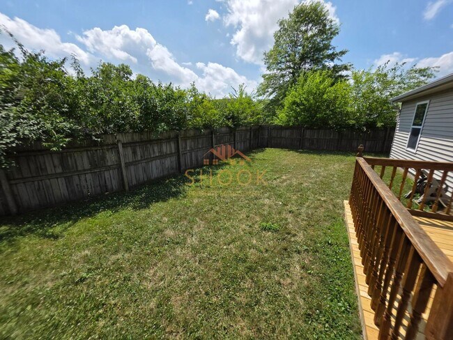Foto del edificio - 3 BR Home with Fenced Backyard, Close to E...