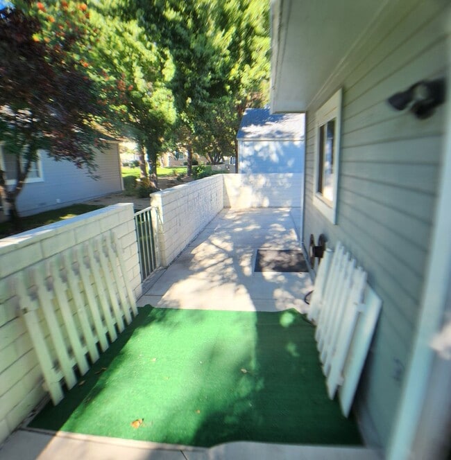 Building Photo - Crystal Lake Home For Rent