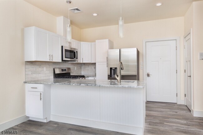 Foto del edificio - 5669 Berkshire Valley Rd