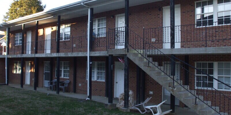 Foto principal - 204 N. Warren (Green Acres)