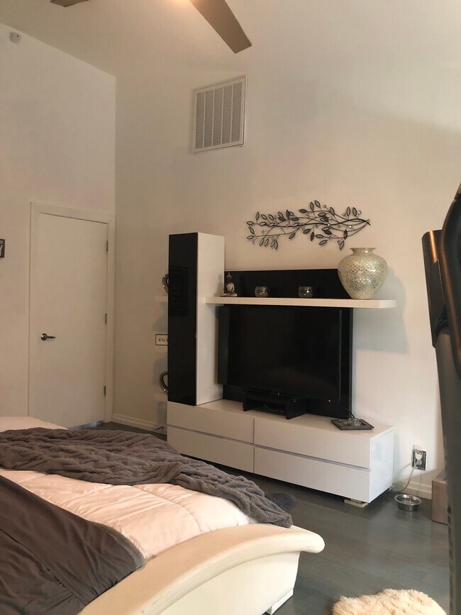 Upper bedroom - 231 Dougram Ave
