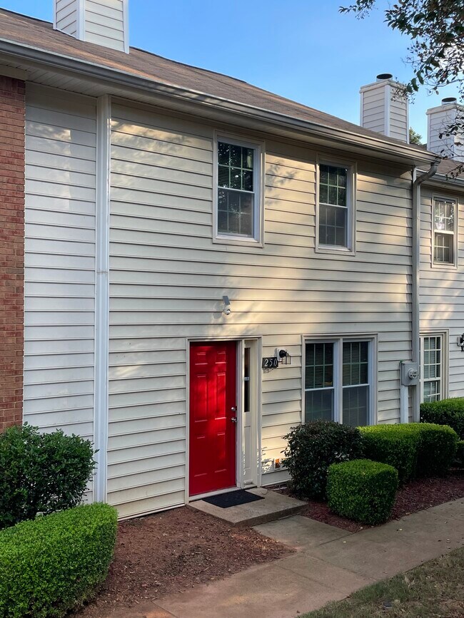 Foto del edificio - 250 Mill Creek Pl