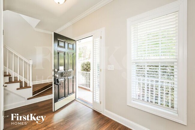 Foto del edificio - 5816 Brakenwood Dr