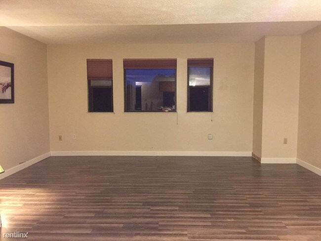 Building Photo - 2 br, 1 bath House - 3244 Niagara Square