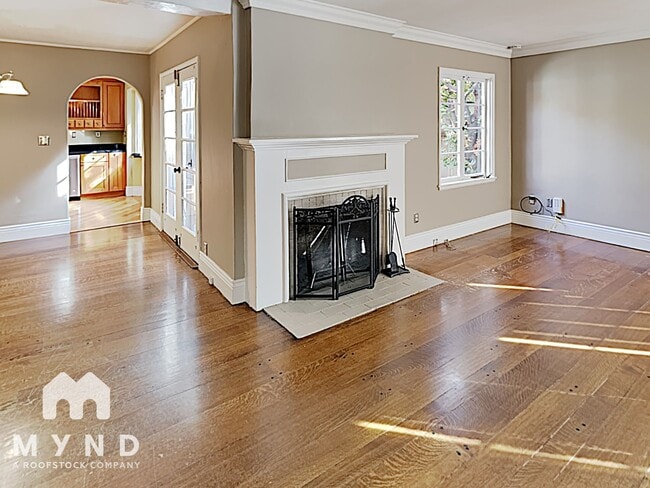 Building Photo - 1213 10th Ave