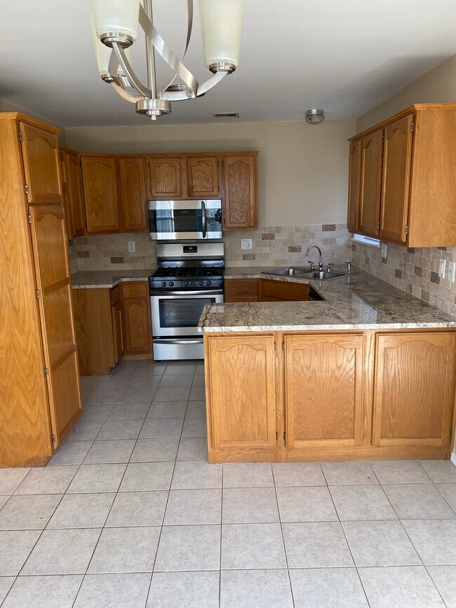 Foto del edificio - 6903 Silver Oak Dr