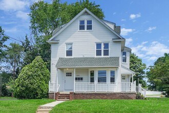 Building Photo - 121 E Browning Rd