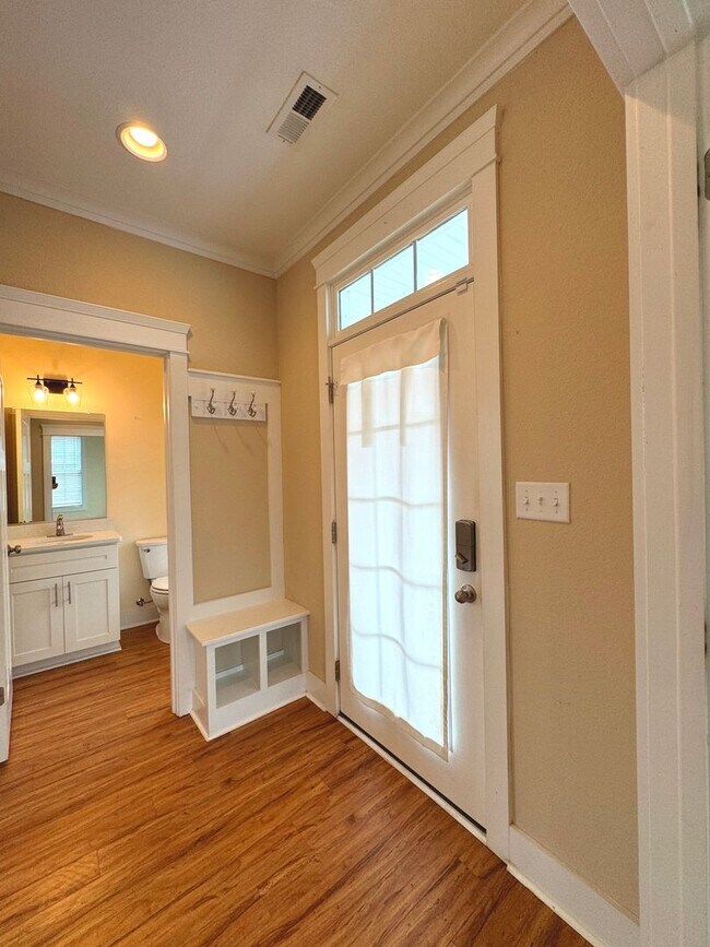 Foto del edificio - BEACH HOME! 4/4.5 with 3 car garage