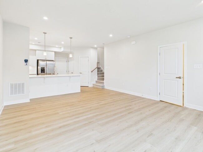 Foto del edificio - 8029 Lake Laurel Ln