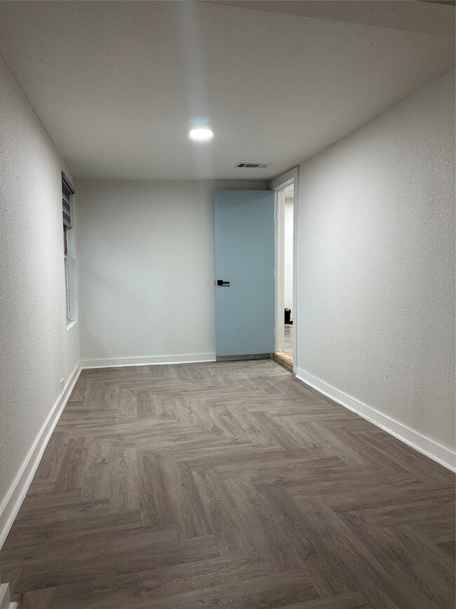 Building Photo - 7018 Keller St