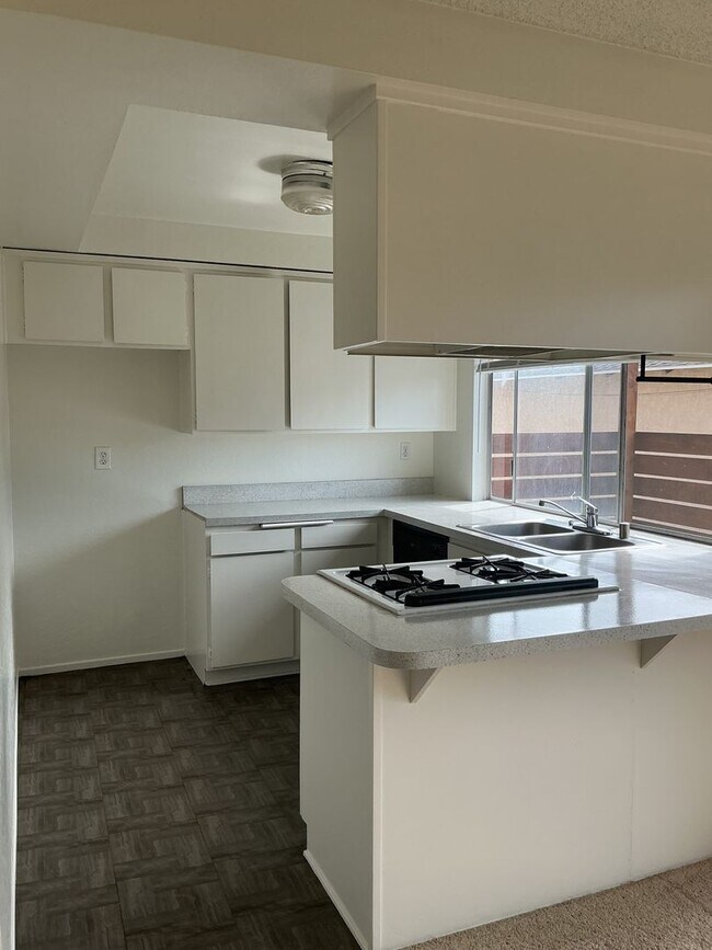 Building Photo - 7330 Corsican Dr