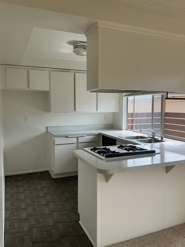 Spacious 1 bed / 1 bath Apartment with Garage - Spacious 1 bed / 1 bath Apartment with Garage