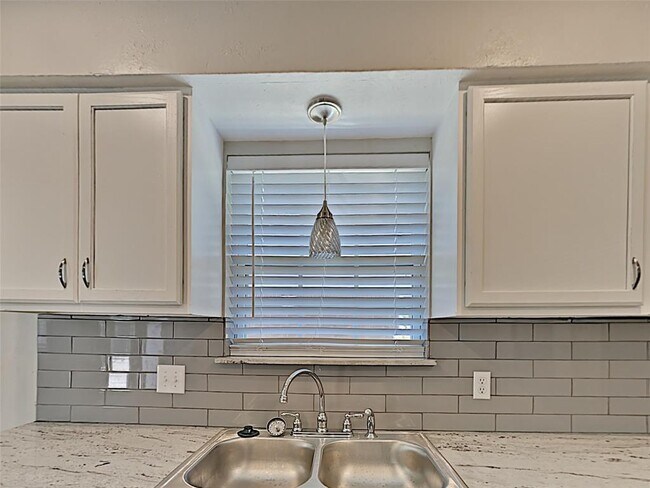Foto del edificio - 1711 Tyler Ave