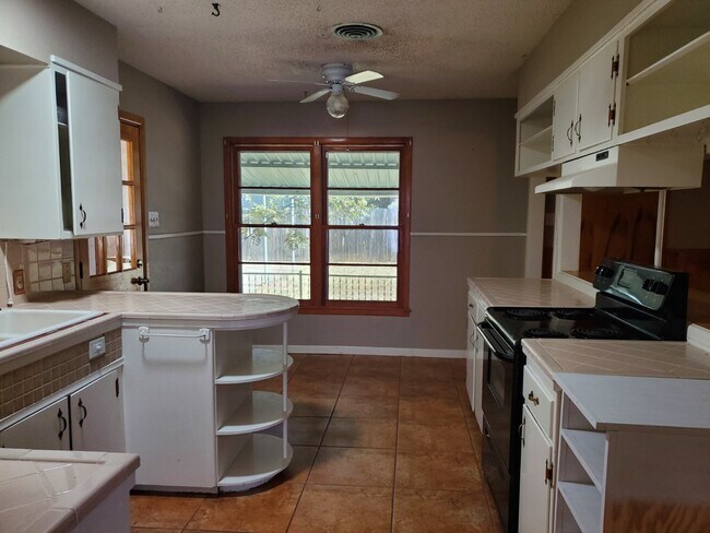 Building Photo - 2644 Rice Ave