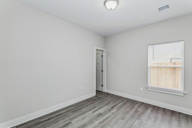 Foto del edificio - 3 bedroom 2 bath Townhome  - Haysville Sch...