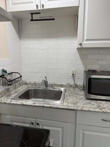 Building Photo - 1472 W 29th St