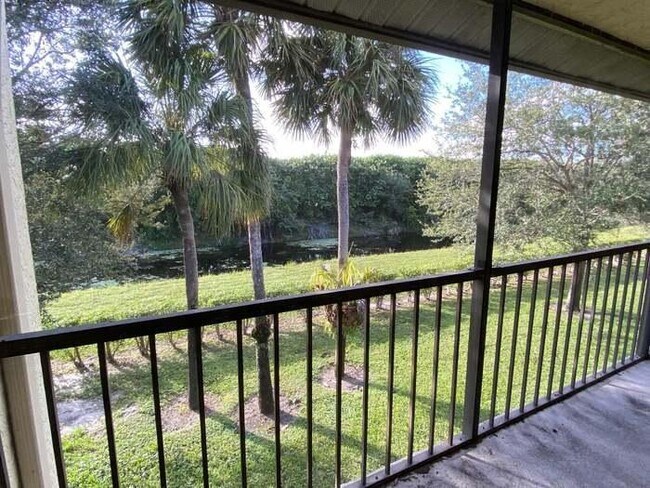 Foto del edificio - 7879 Willow Spring Dr