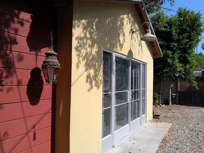 Building Photo - 11039 Memory Park Ave
