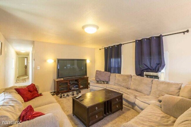 Building Photo - 2 br, 2 bath Mobile Home - 315 E Griffin #27