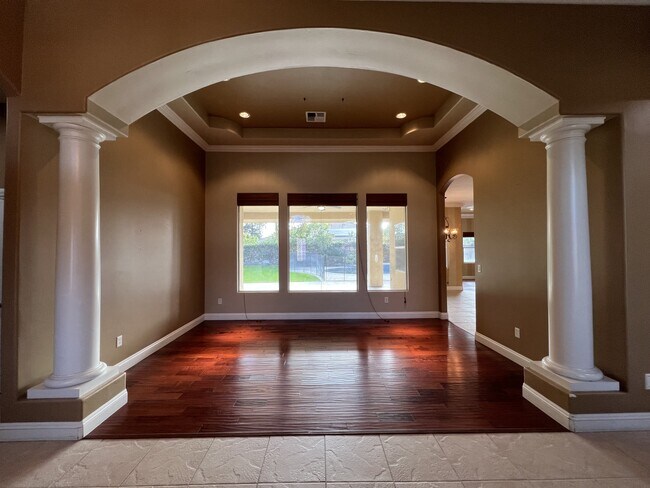 Building Photo - 12309 Thornwood Dr