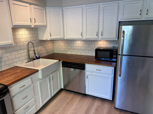 Foto del edificio - 37 Rockwell Ct