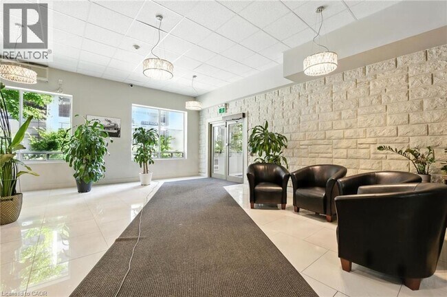 Building Photo - 149 Main St W