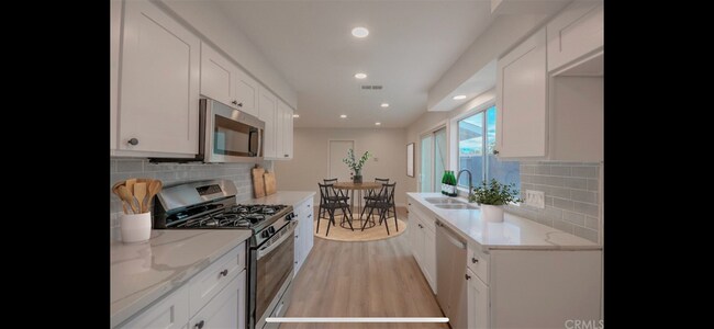 Building Photo - 4625 La Paz Ln