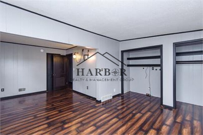 Building Photo - Spacious Single Family Home Available 11/5...