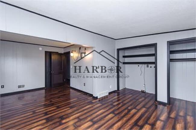 Building Photo - Spacious Single Family Home Available Now!