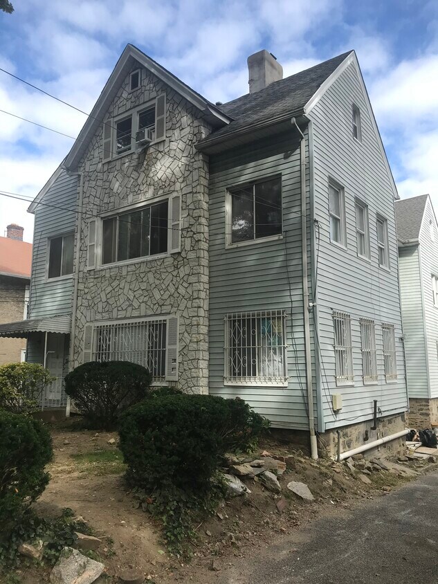 Primary Photo - 349 Warwick Ave