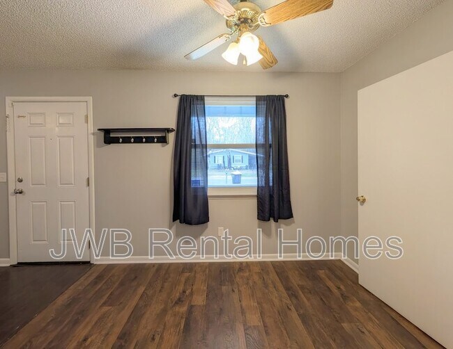 Foto del edificio - 7636 McCowan Dr