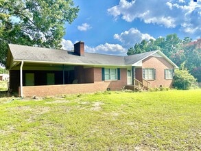 Building Photo - 4065 Pinehurst Dr