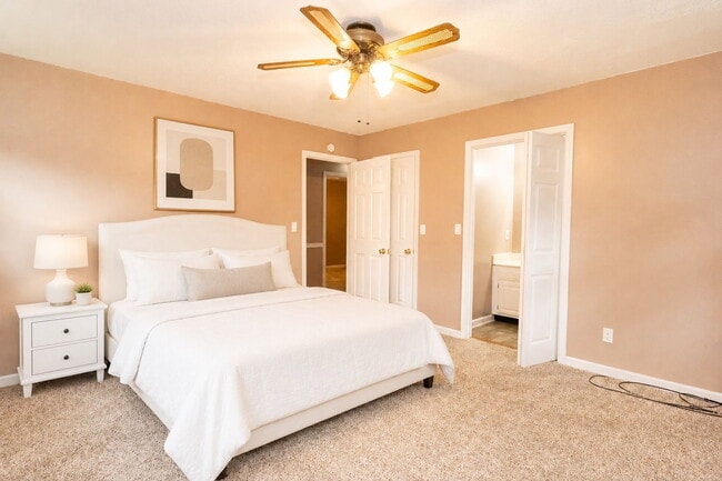 Foto del edificio - 5428 Country Village Dr