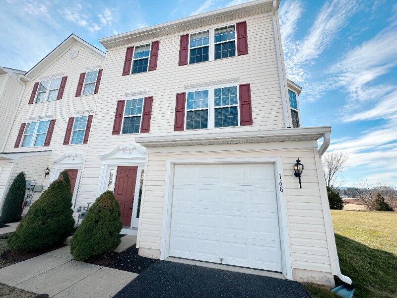 168 S Savanna Dr, Pottstown, PA 19465 Townhouse for Rent in Pottstown, PA