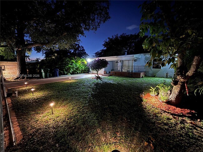 Foto del edificio - 151 NW 165th St