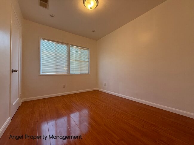 Building Photo - 10724 Bancroft Ave