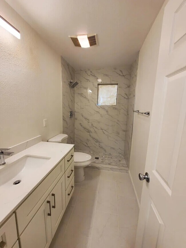 Building Photo - 331 Las Palmas Ave